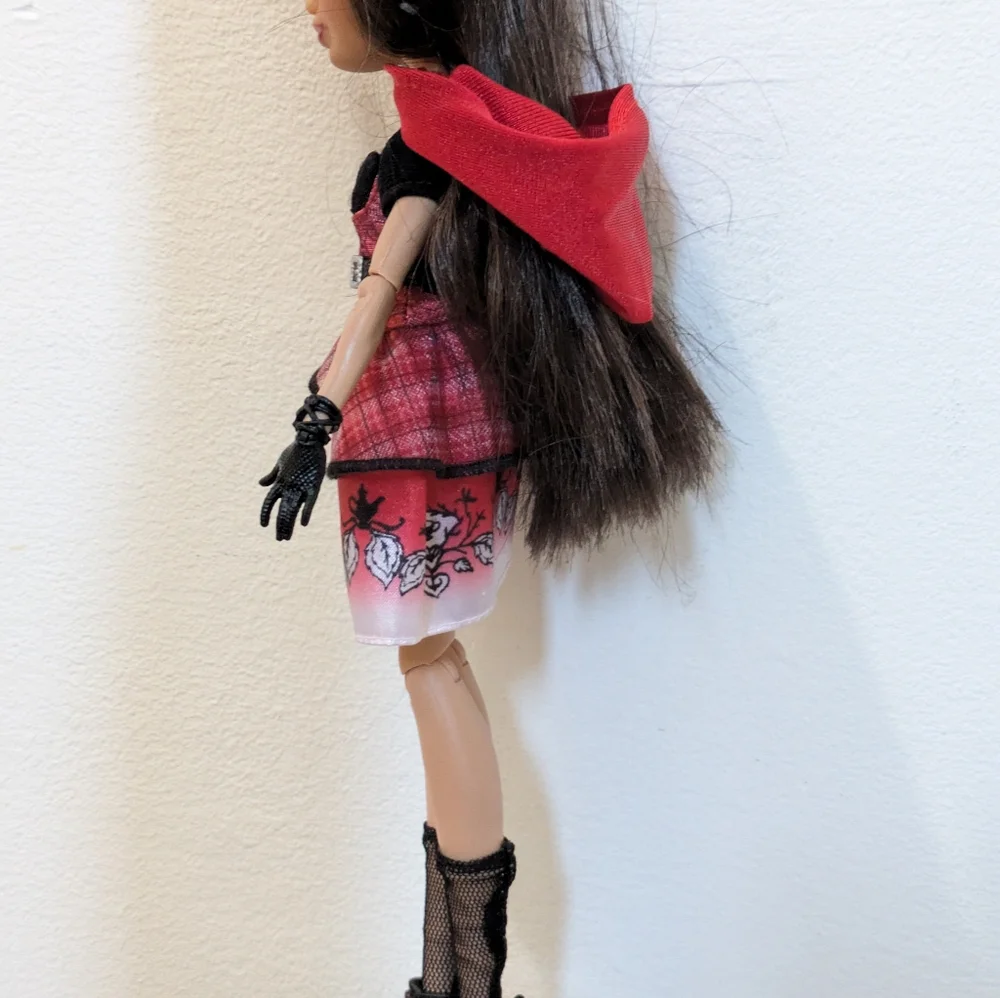 Ever After High Hat-Tastic Cerise Hood Daughter Of Red Ridinghood Doll